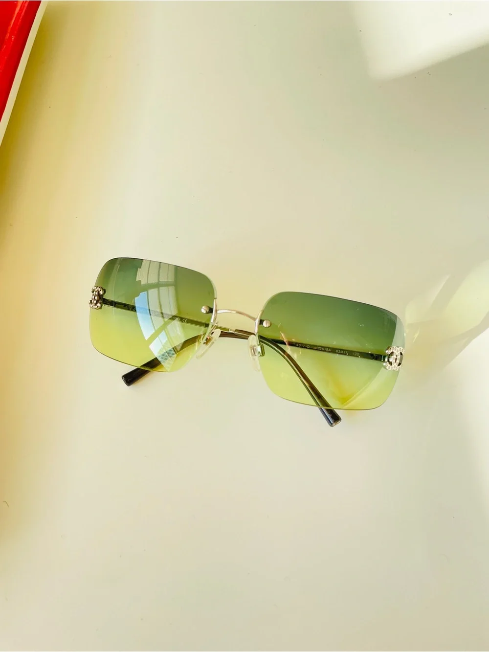 Extremely rare 🧚🏻‍♀️ Chanel rimless CC crystal sunglasses